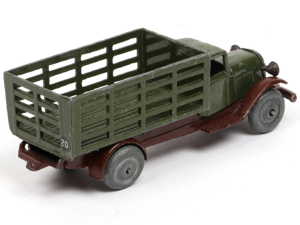 Lot 296 - DINKY TOYS (1)