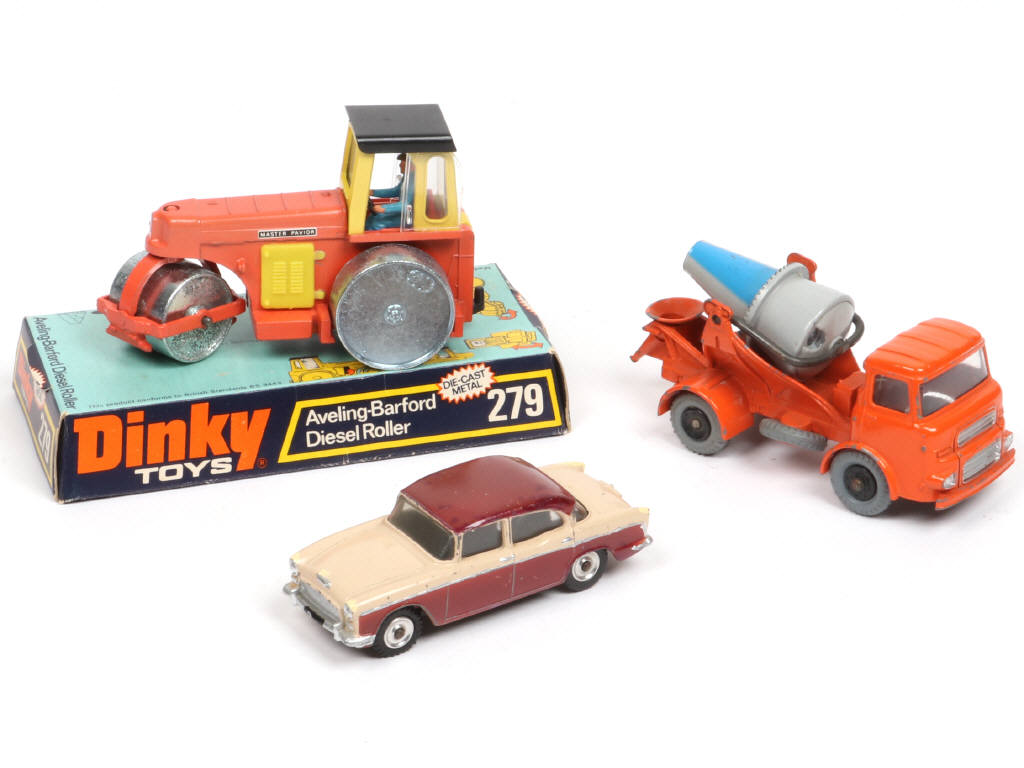Lot 293 - DINKY TOYS (GB) (3)