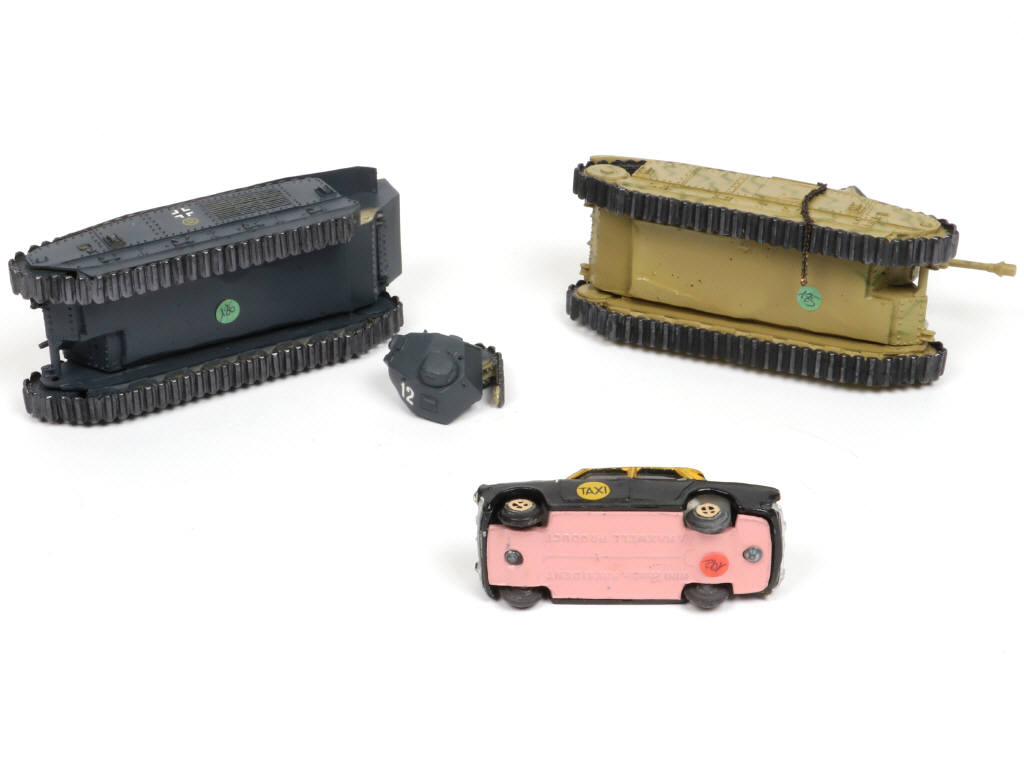 Lot 104 - DIVERS (12)