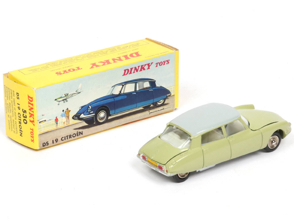 Lot 228 - DINKY TOYS (FRANCE) (1)