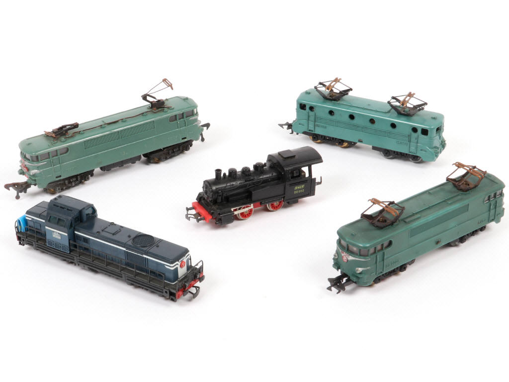 Lot 47 - DIVERS (HO) (5)