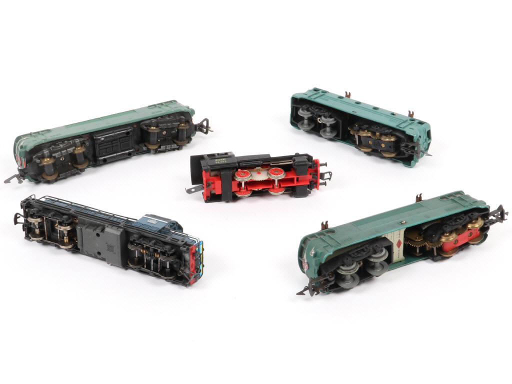 Lot 47 - DIVERS (HO) (5)