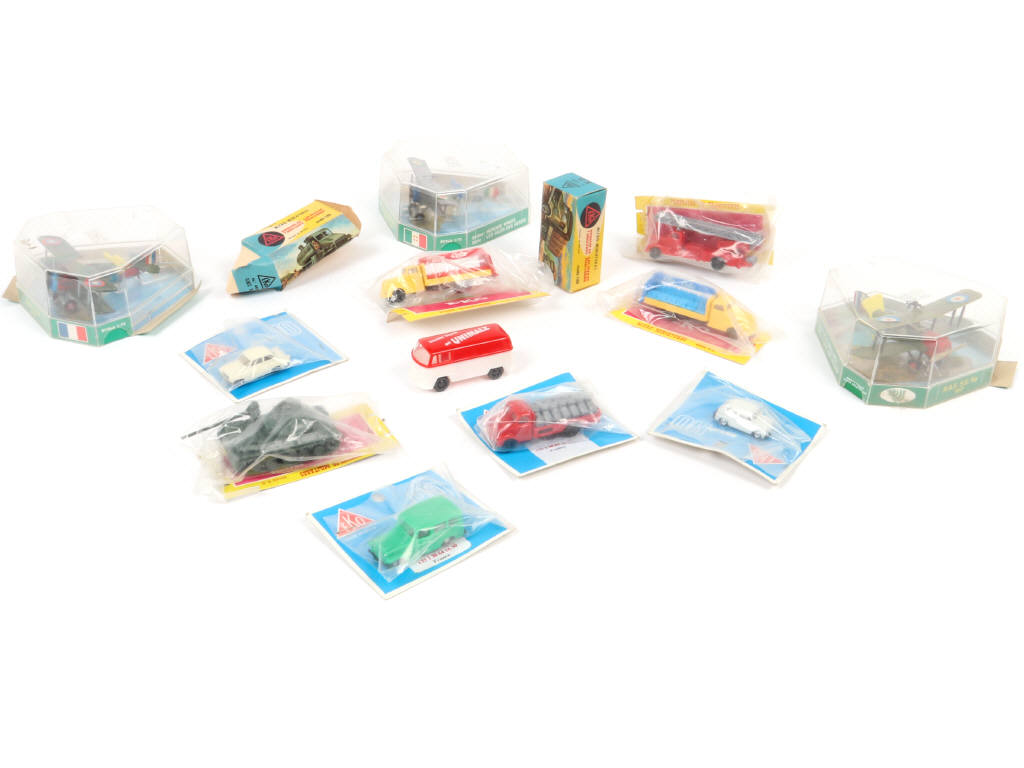 Lot 95 - DIVERS (11)