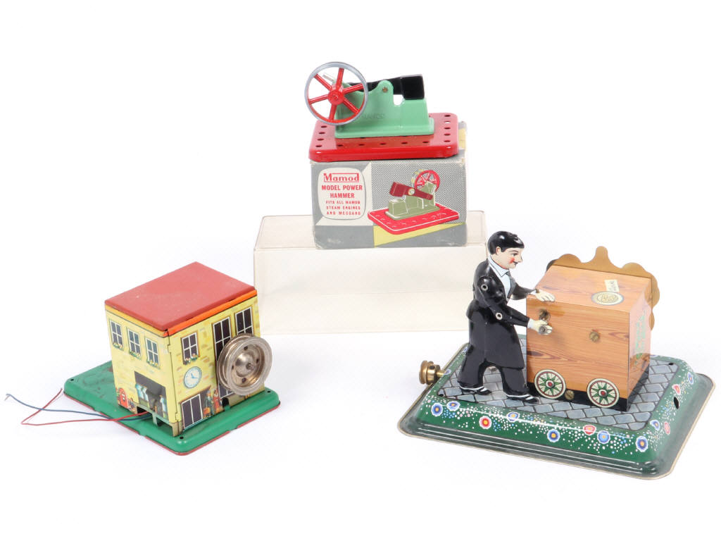 Lot 61 - DIVERS (3)