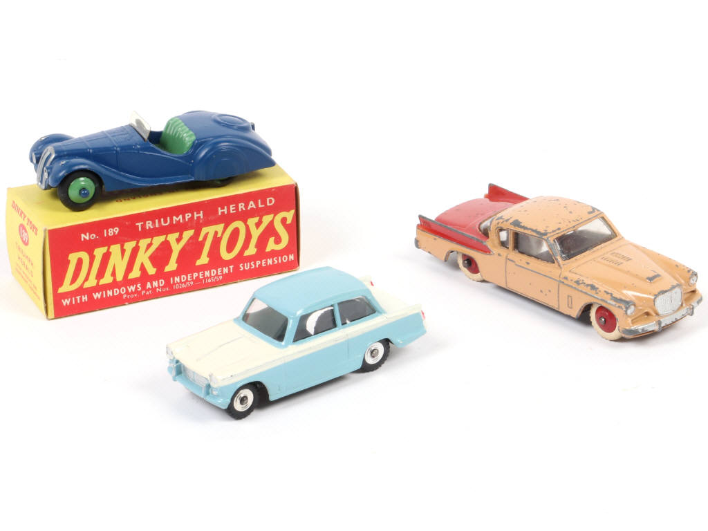 Lot 157 - DINKY TOYS (GB) (3)