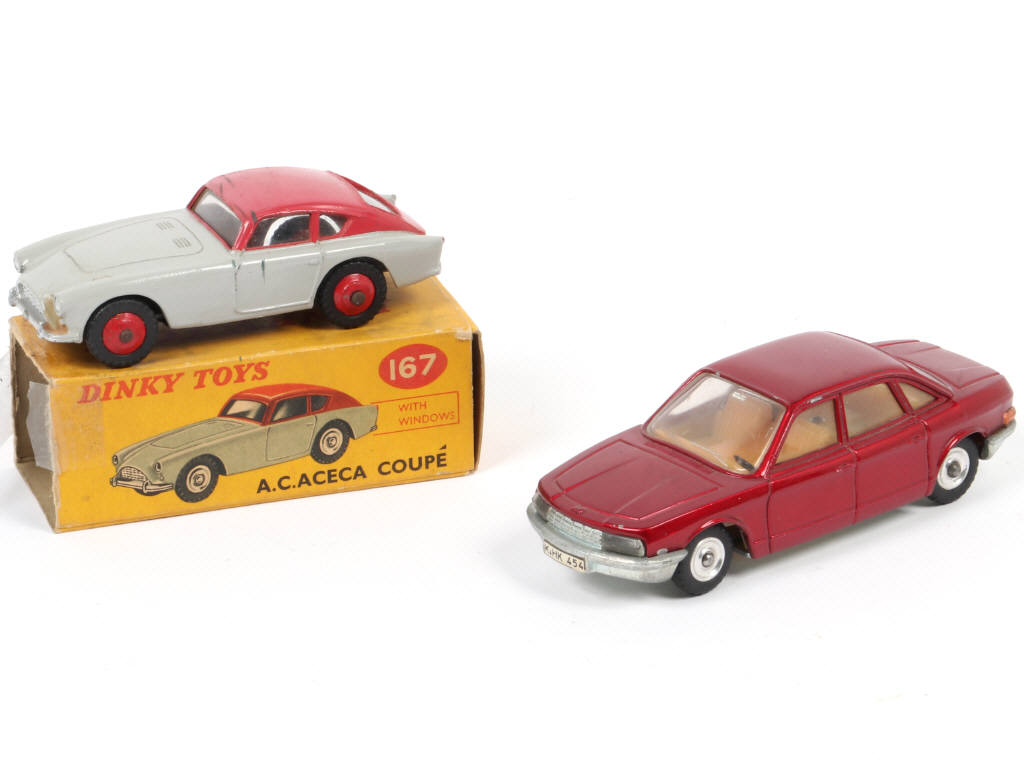 Lot 152 - DINKY TOYS (GB) (2)