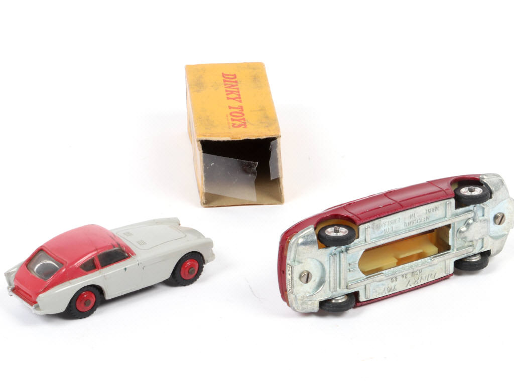 Lot 152 - DINKY TOYS (GB) (2)