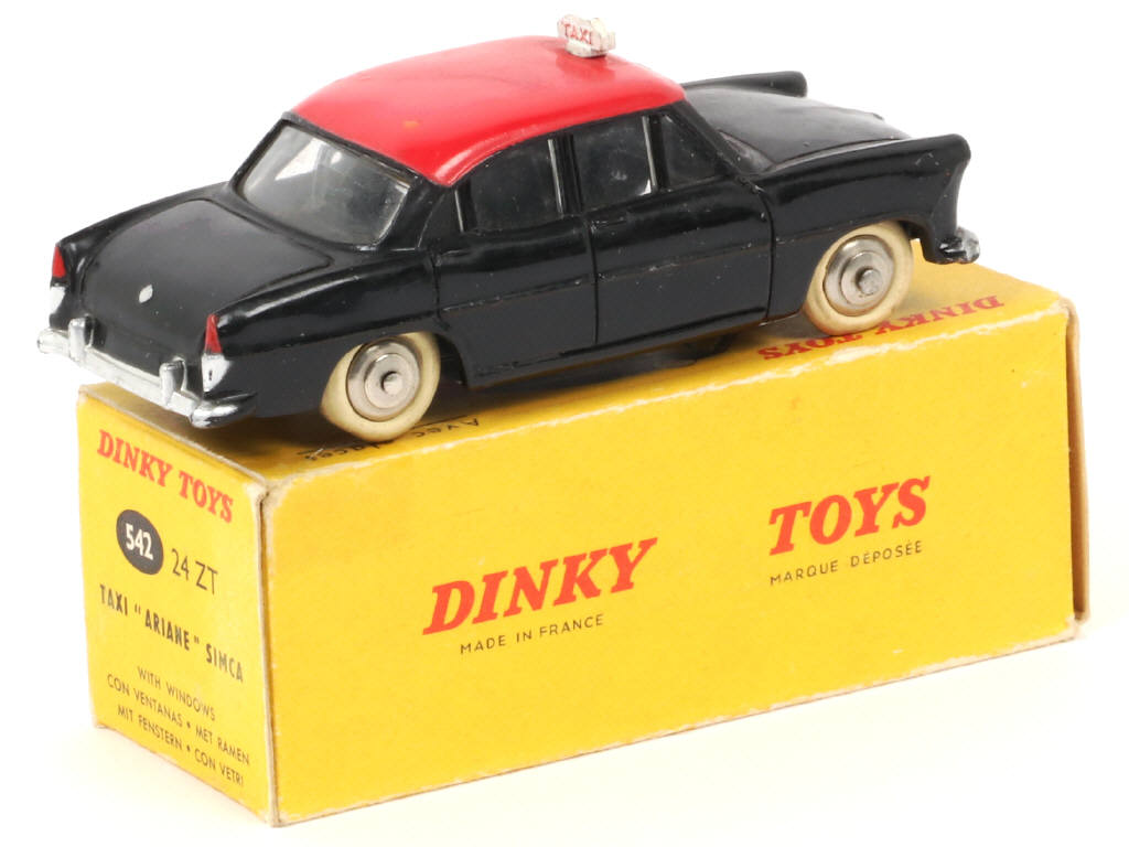 Lot 215 - DINKY TOYS (FRANCE) (1)