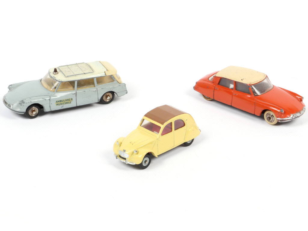 Lot 271 - DINKY TOYS (FRANCE) (3)