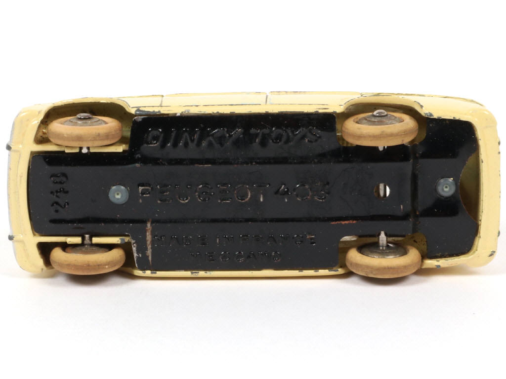 Lot 205 - DINKY TOYS (FRANCE) (1)