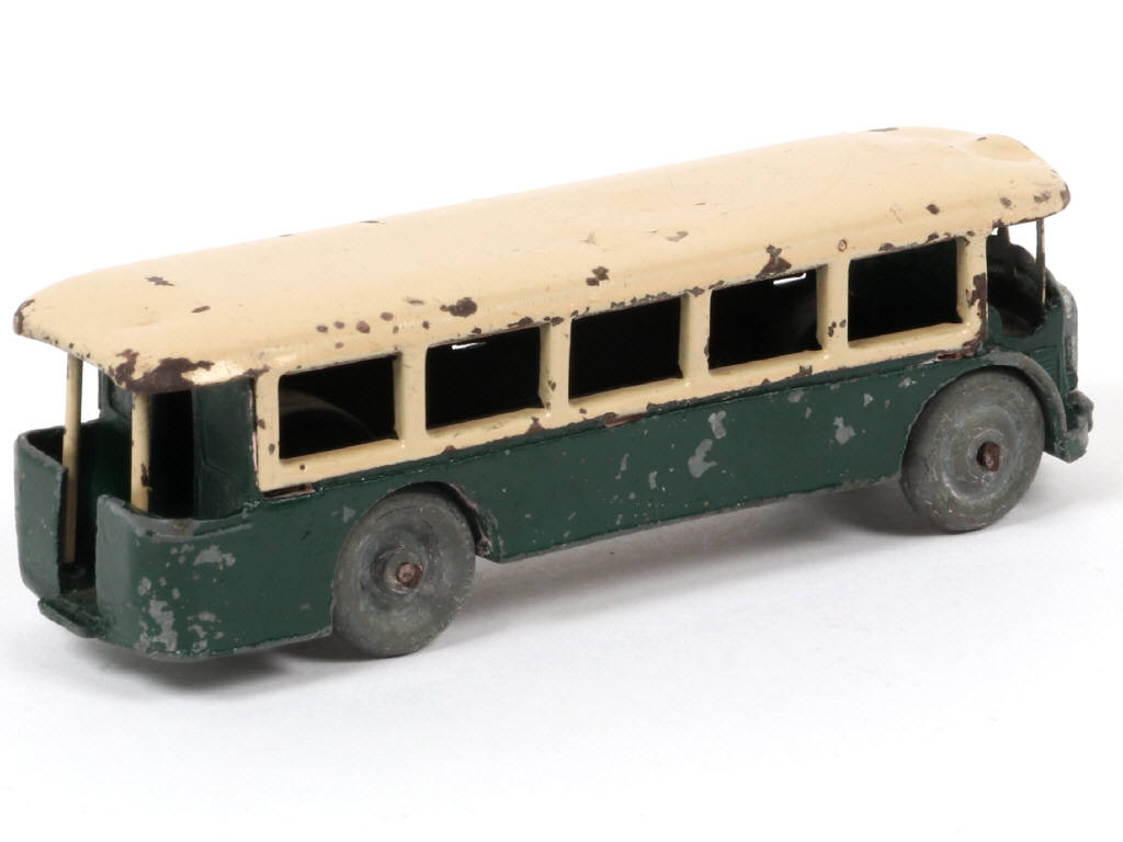 Lot 210 - DINKY TOYS (FRANCE) (1)