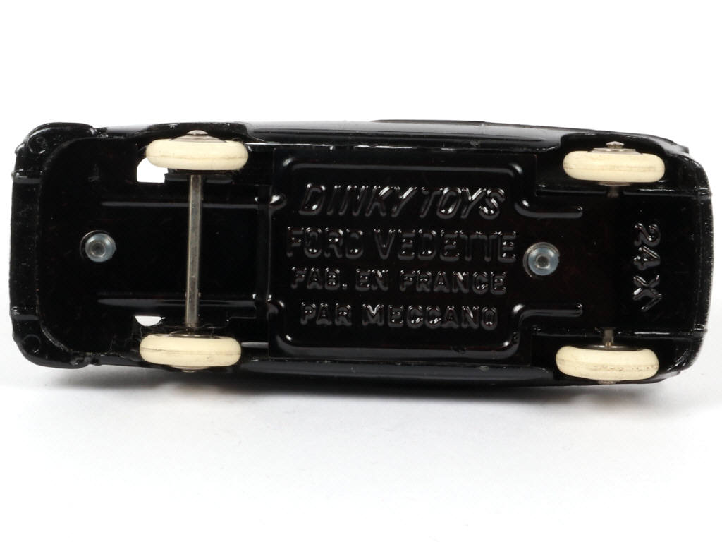 Lot 197 - DINKY TOYS (FRANCE) (1)