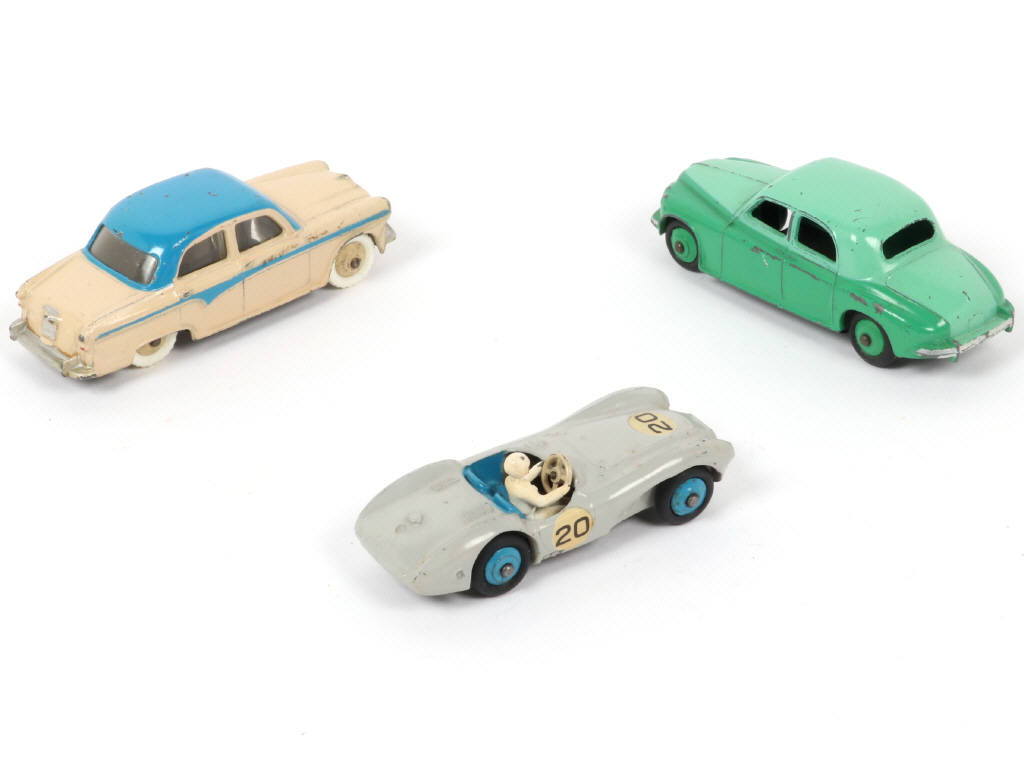 Lot 179 - DINKY TOYS (GB) (3)