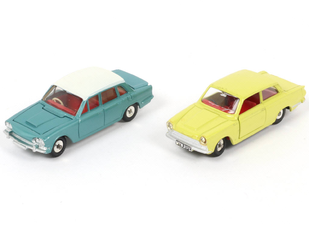 Lot 167 - DINKY TOYS (GB) (2)