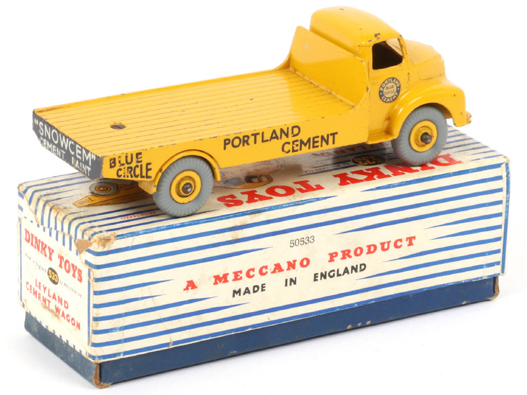 Lot 143 - DINKY TOYS (GB) (1)