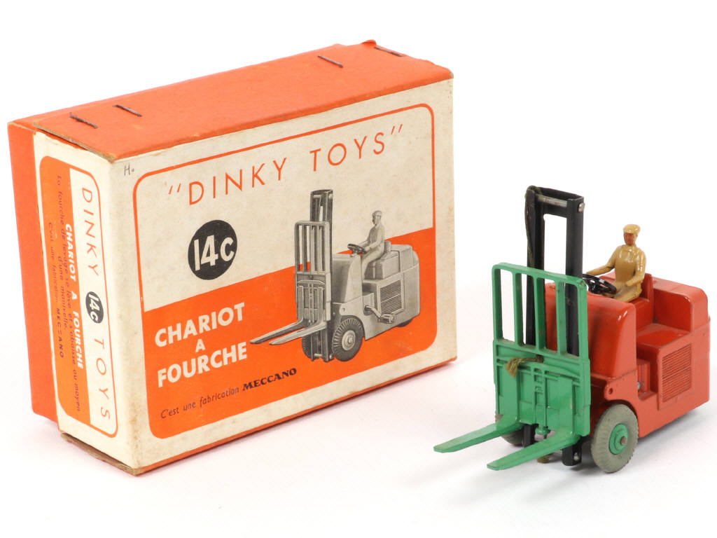 Lot 121 - DINKY TOYS (GB) (1)
