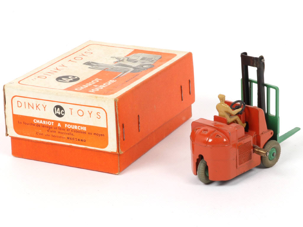 Lot 121 - DINKY TOYS (GB) (1)