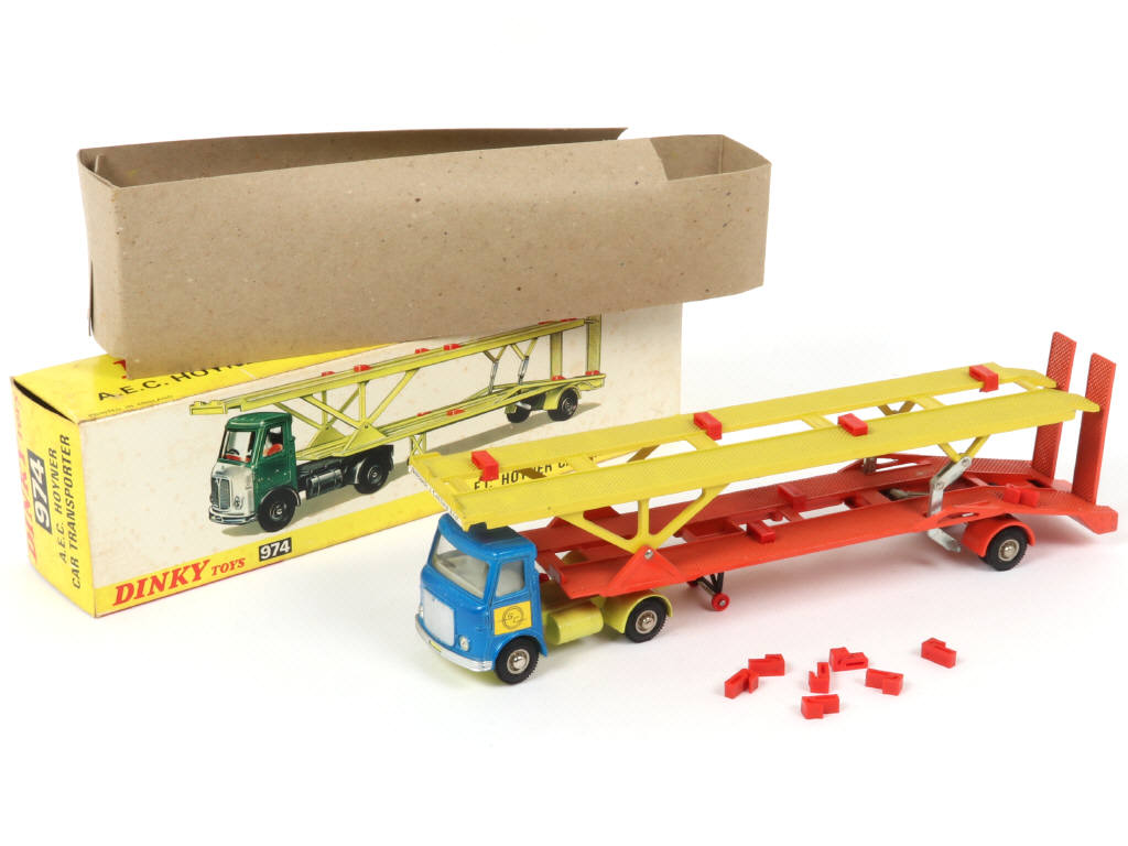 Lot 163 - DINKY TOYS (GB) (1)