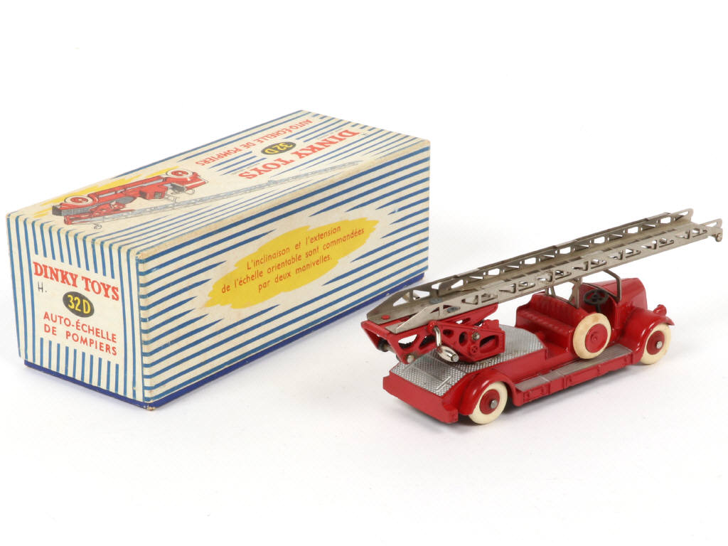 Lot 214 - DINKY TOYS (FRANCE) (1)