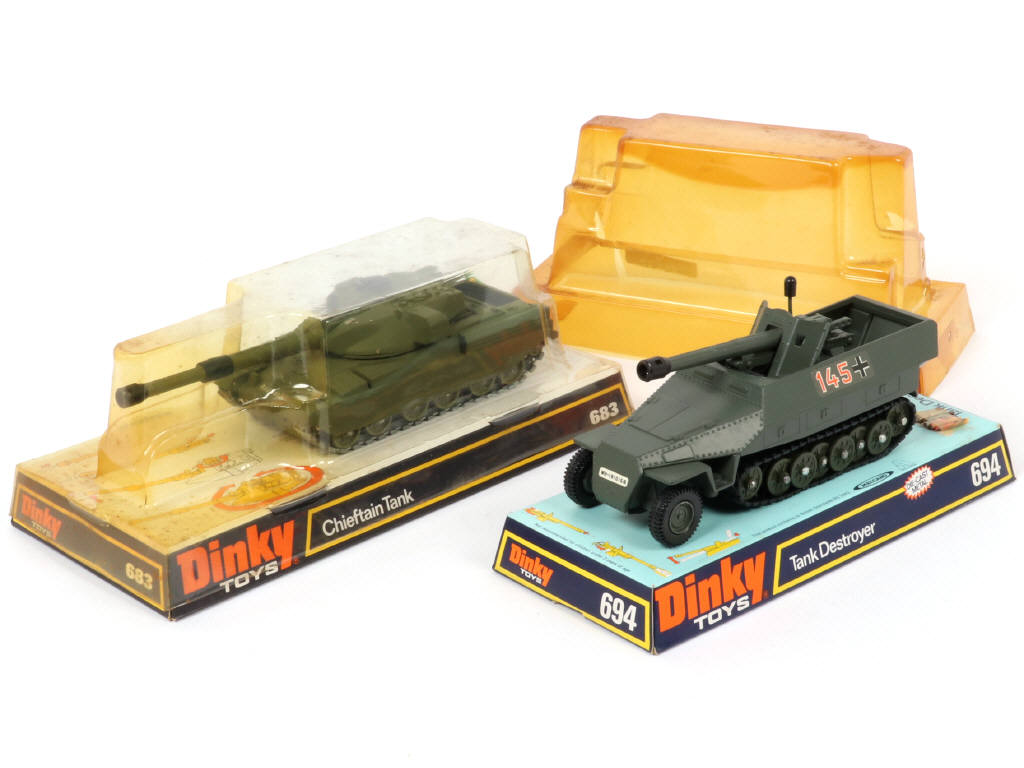 Lot 171 - DINKY TOYS (GB) (2)