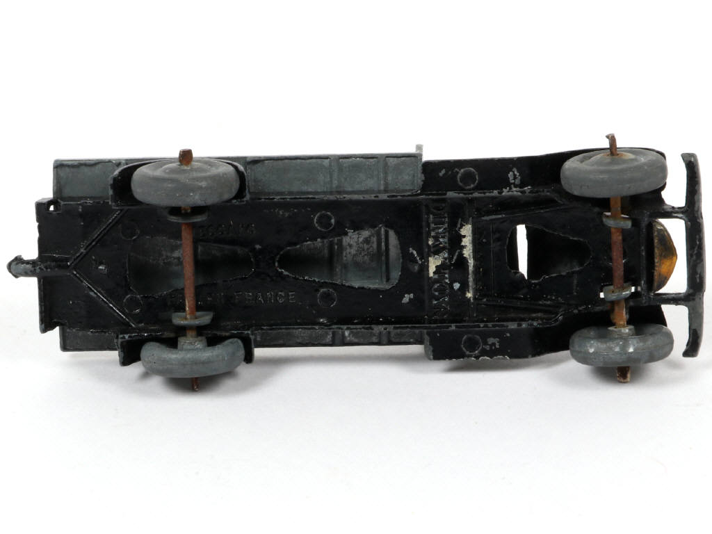 Lot 202 - DINKY TOYS (FRANCE) (1)