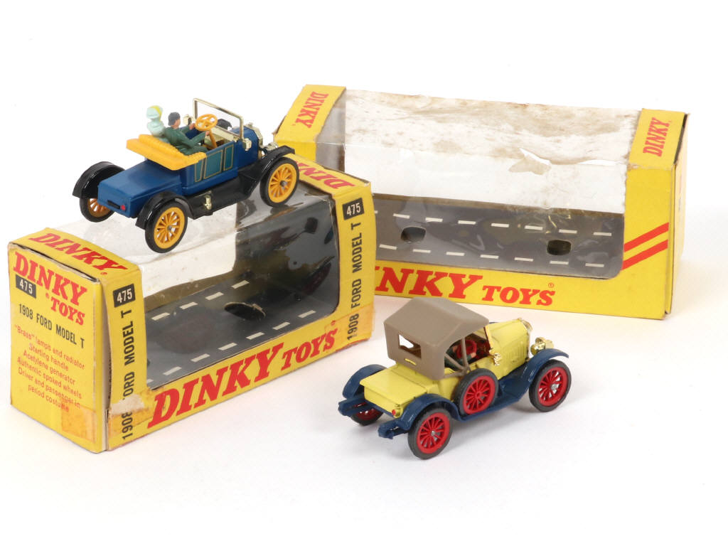 Lot 166 - DINKY TOYS (GB) (2)