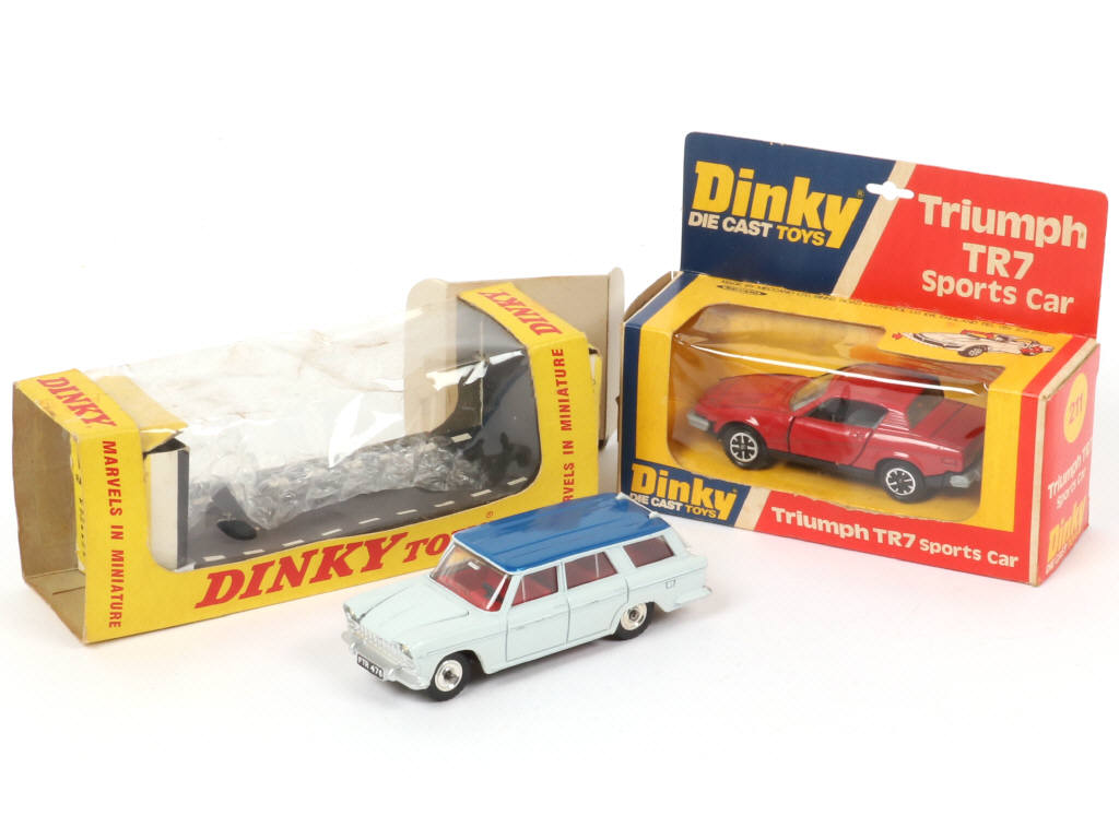 Lot 126 - DINKY TOYS (GB) (2)