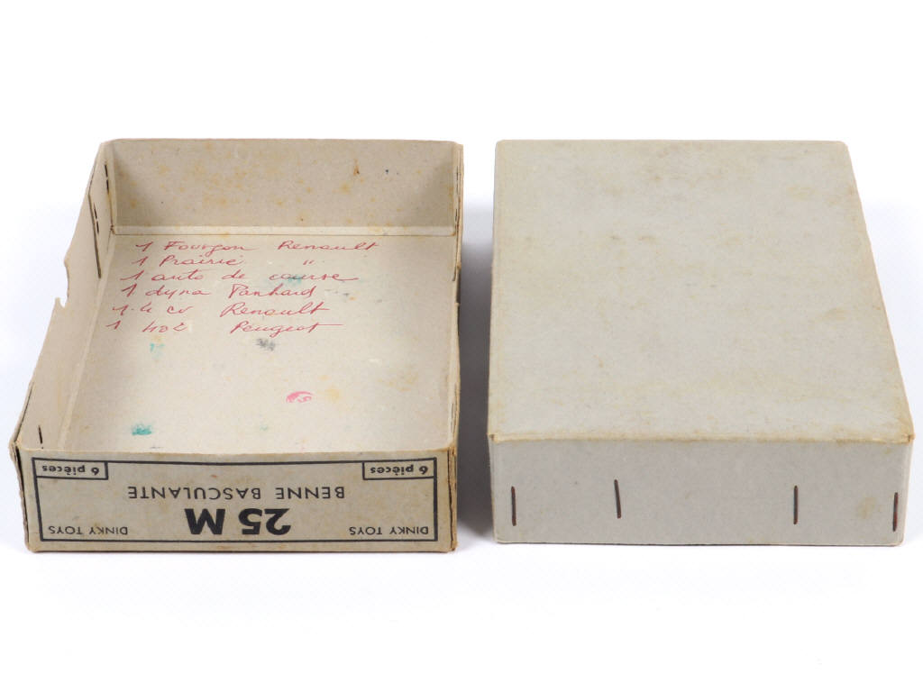 Lot 120 - DINKY TOYS (FRANCE) (1)