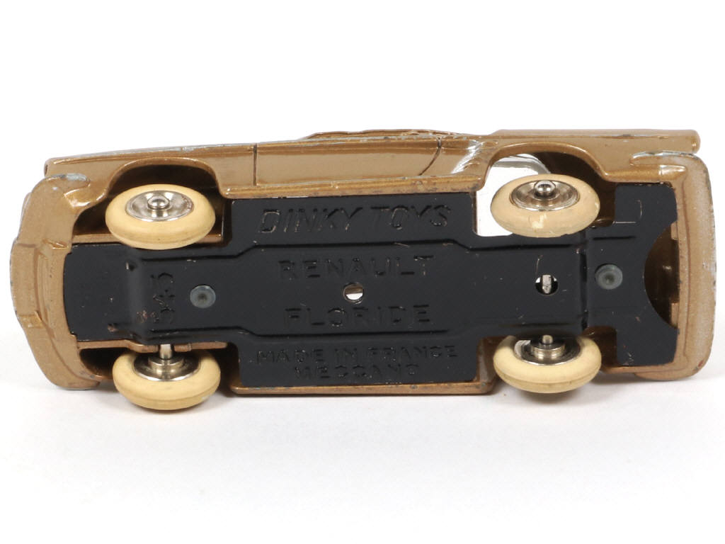 Lot 185 - DINKY TOYS (FRANCE) (1)