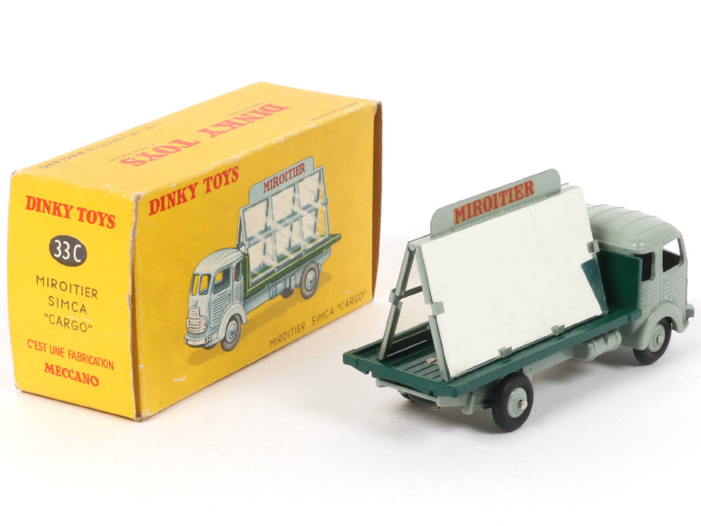 Lot 162 - DINKY TOYS (FRANCE) (1)