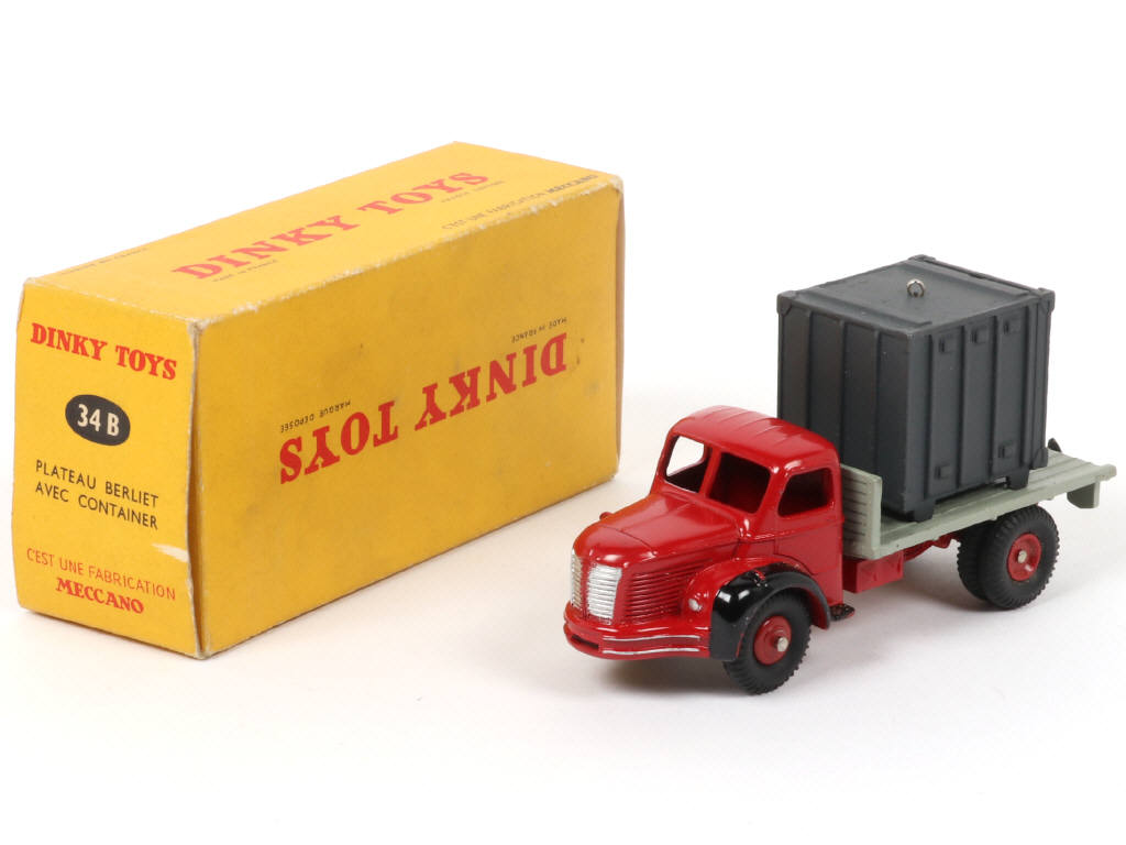 Lot 161 - DINKY TOYS (FRANCE) (1)