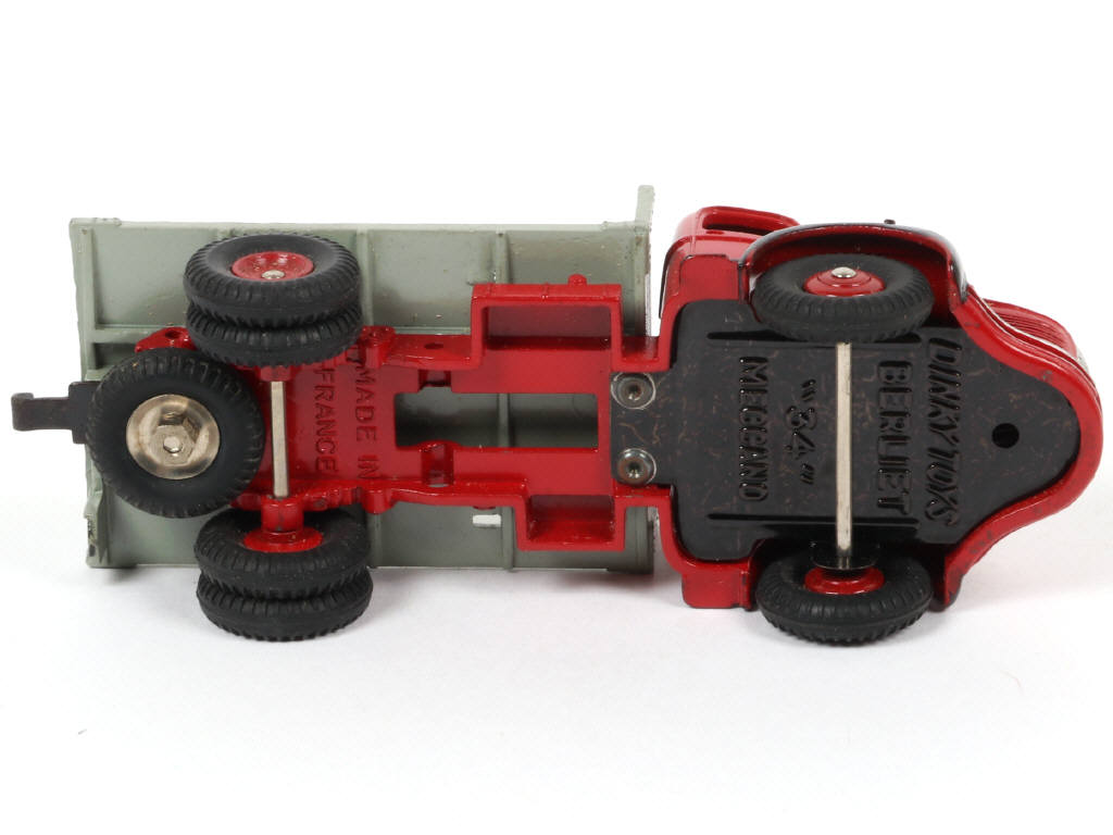 Lot 161 - DINKY TOYS (FRANCE) (1)