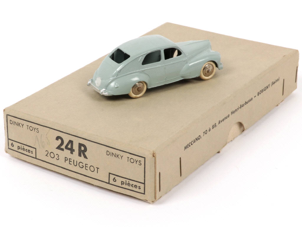 Lot 122 - DINKY TOYS (FRANCE) (3)