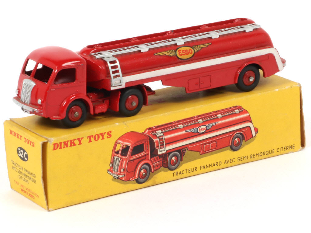Lot 157 - DINKY TOYS (FRANCE) (1)