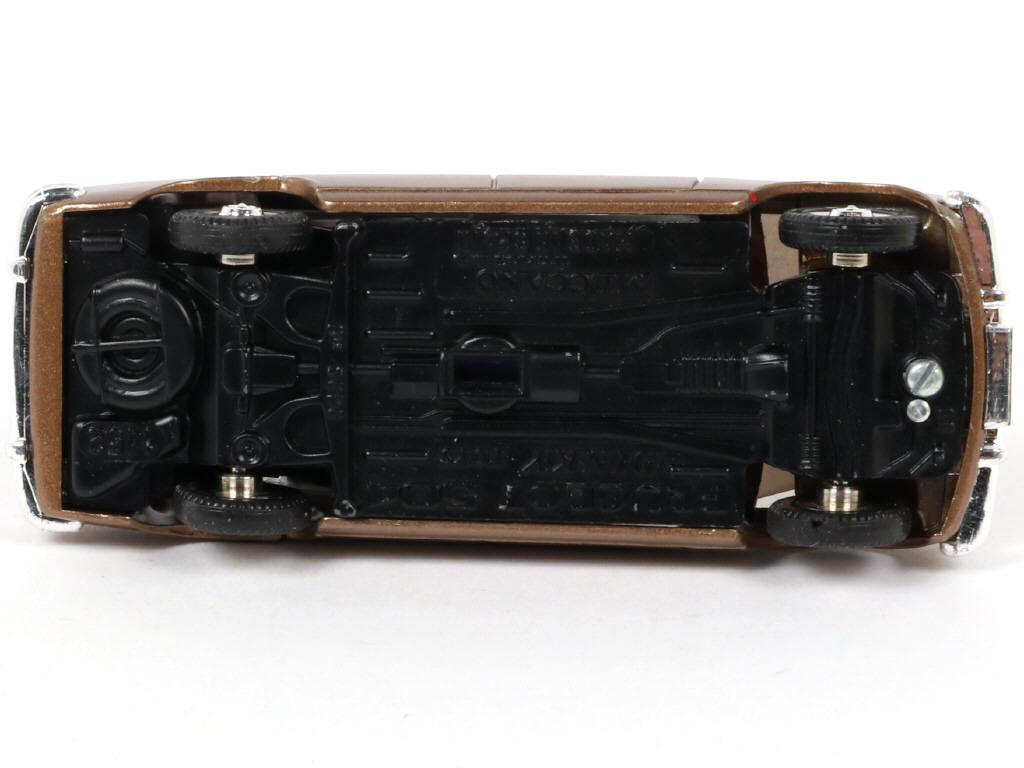 Lot 215 - DINKY TOYS (FRANCE) (1)