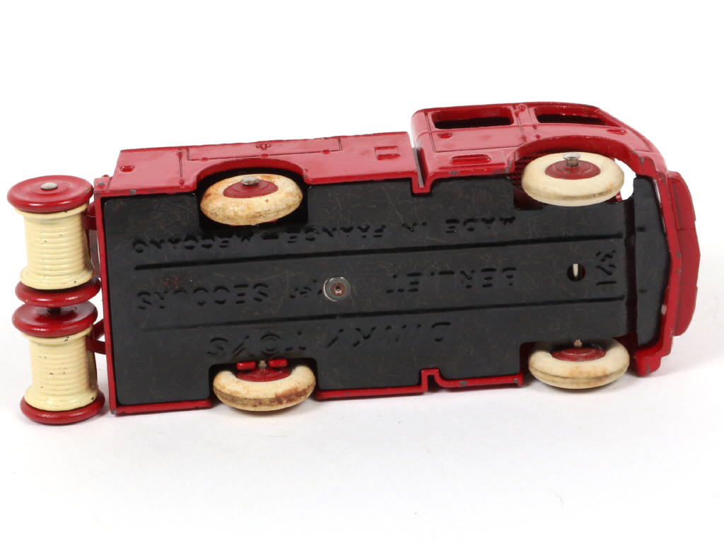 Lot 158 - DINKY TOYS (FRANCE) (1)