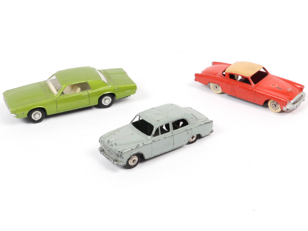 Lot 238 - DINKY TOYS (FRANCE) (3)