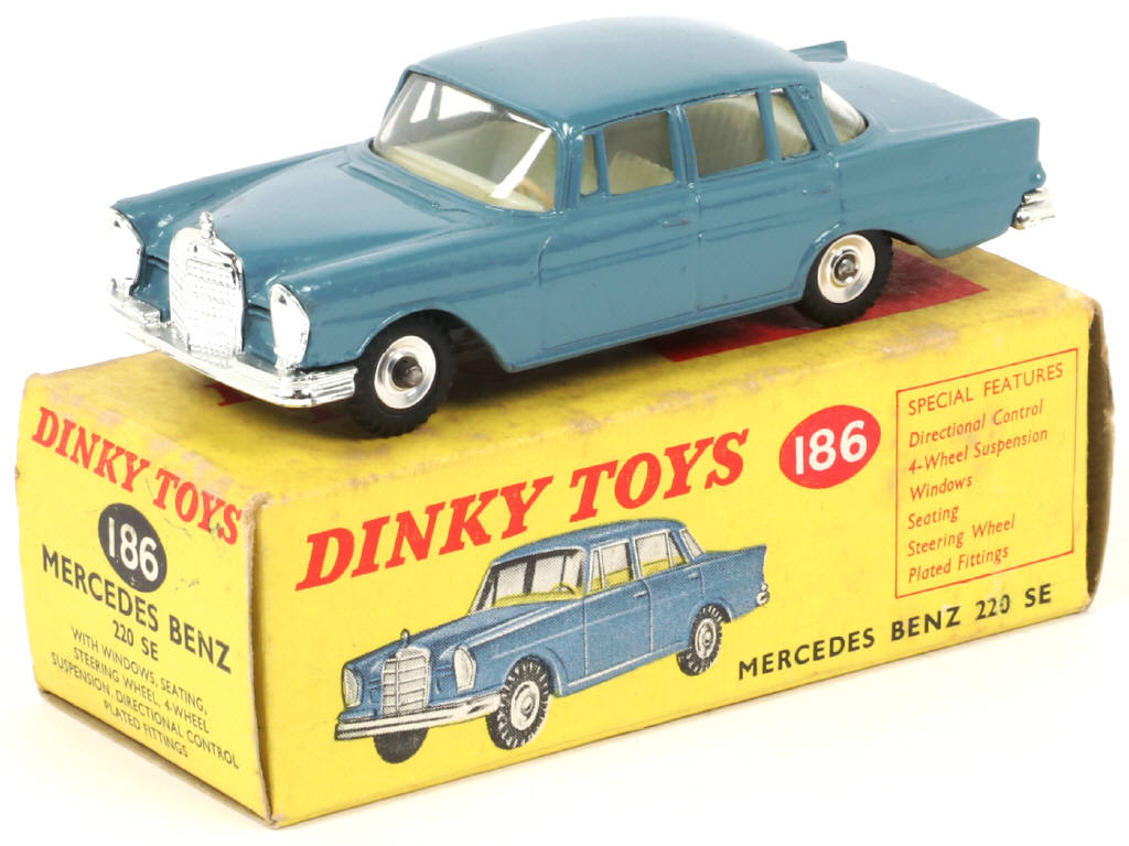Lot 69 - DINKY TOYS (GB) (1)