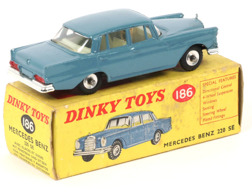 Lot 69 - DINKY TOYS (GB) (1)
