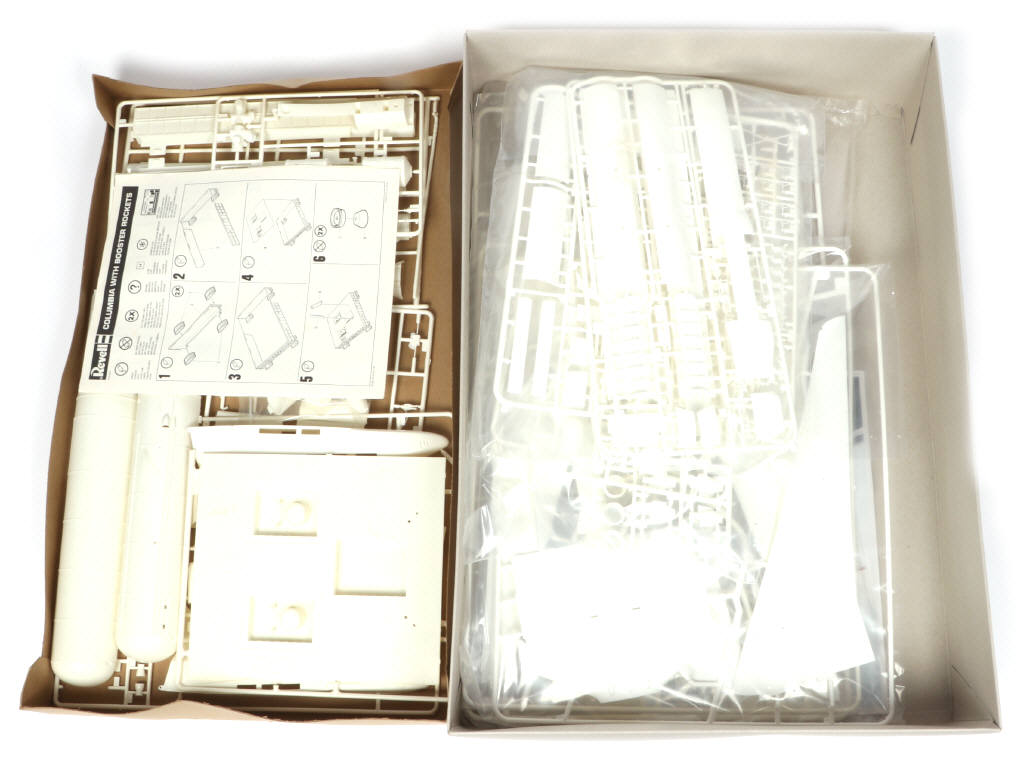 Lot 35 - REVELL (USA) (2)