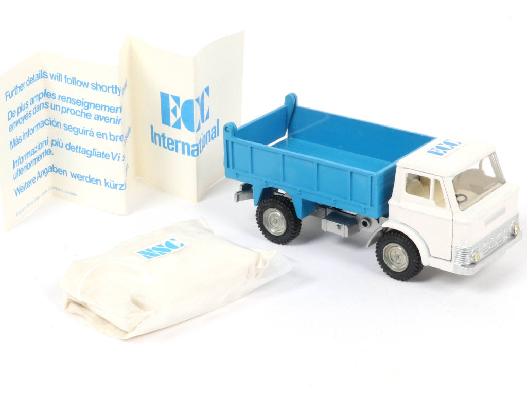 Lot 487 - DINKY TOYS (GB) (1)