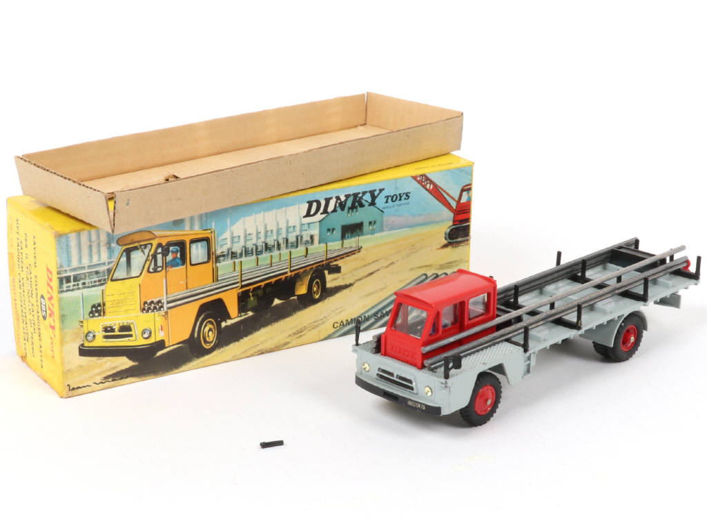 Lot 427 - DINKY TOYS (FRANCE) (1)