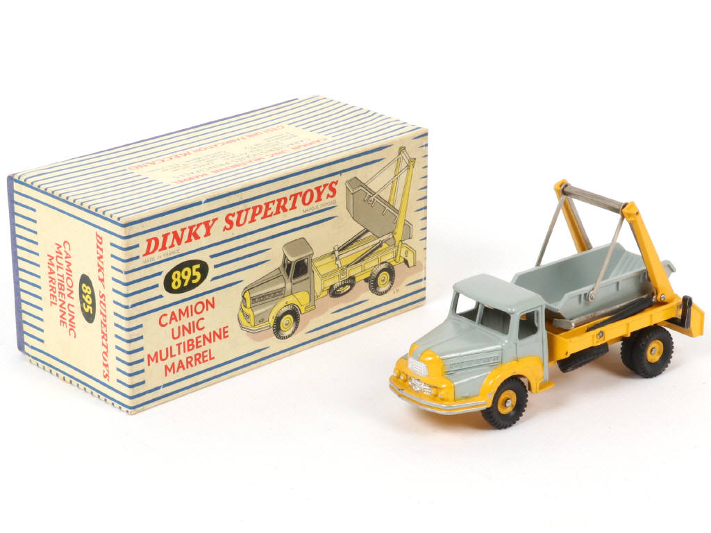 Lot 437 - DINKY TOYS (FRANCE) (1)