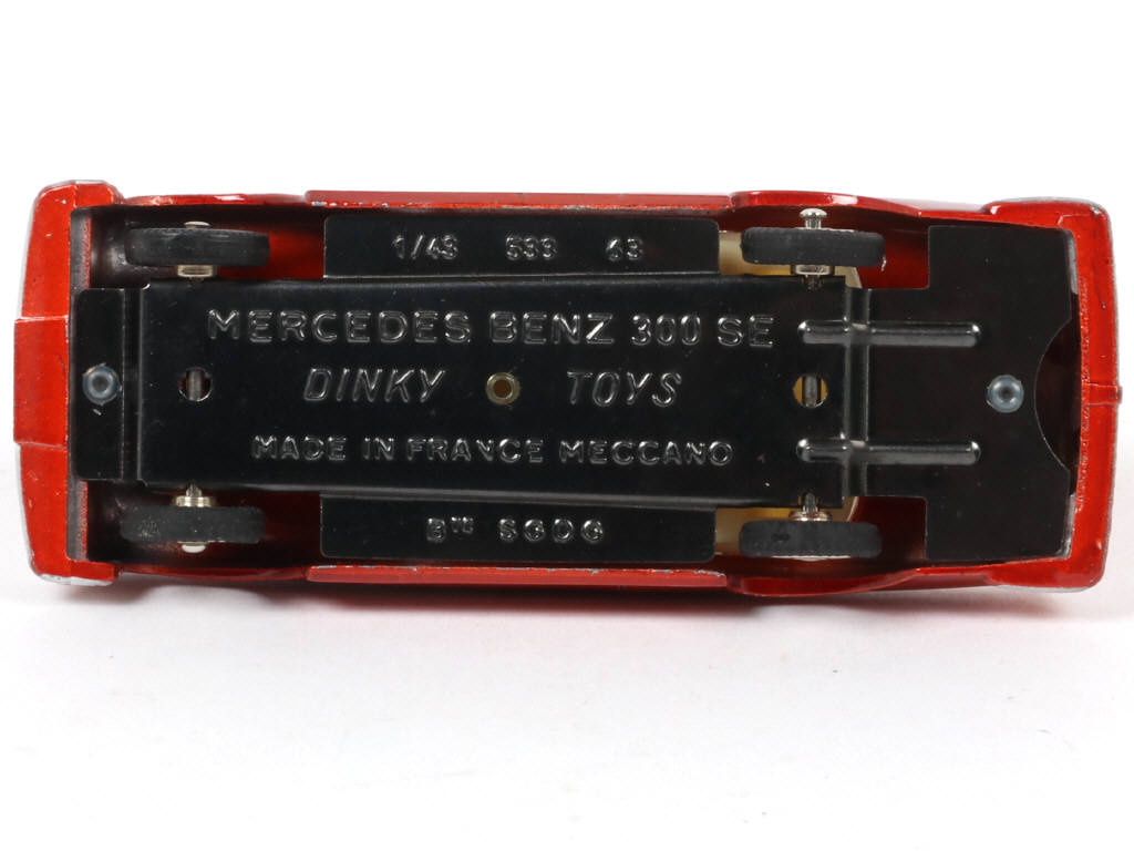 Lot 375 - DINKY TOYS (FRANCE) (1)