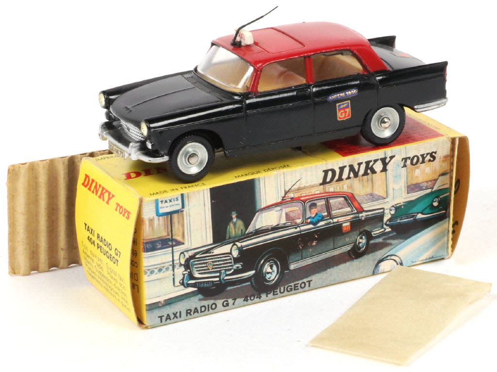 Lot 379 - DINKY TOYS (FRANCE) (1)