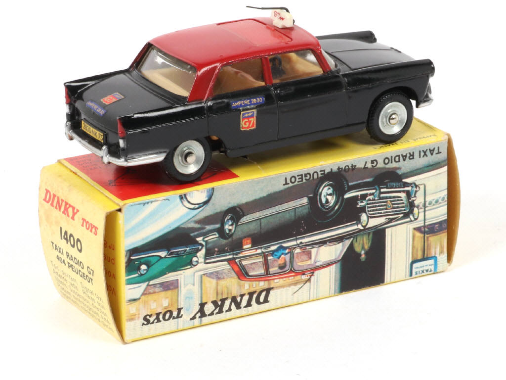 Lot 379 - DINKY TOYS (FRANCE) (1)
