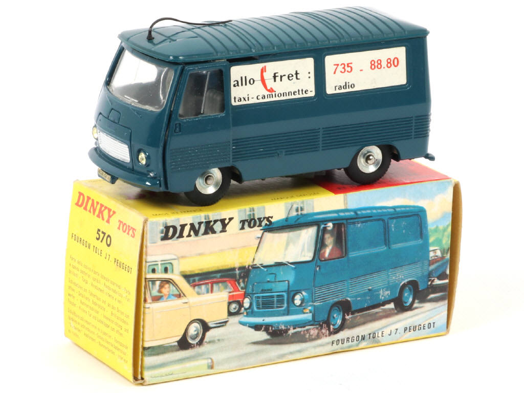 Lot 402 - DINKY TOYS (FRANCE) (1)