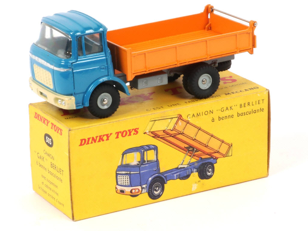 Lot 423 - DINKY TOYS (FRANCE) (1)
