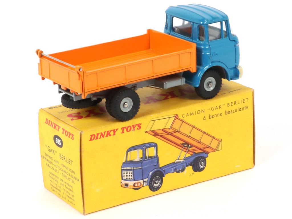 Lot 423 - DINKY TOYS (FRANCE) (1)