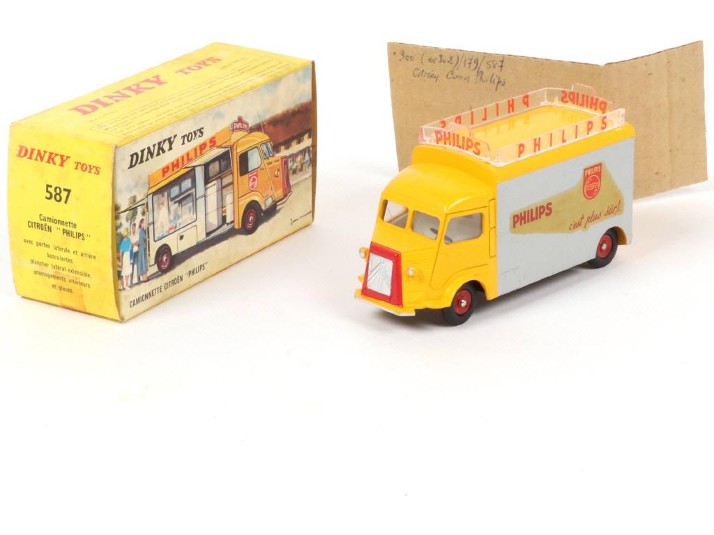 Lot 400 - DINKY TOYS (FRANCE) (1)
